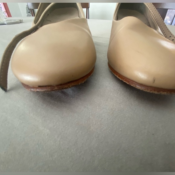 Capezio 550 CAR 1.5” theater, jazz dance tan shoes - Picture 2 of 7